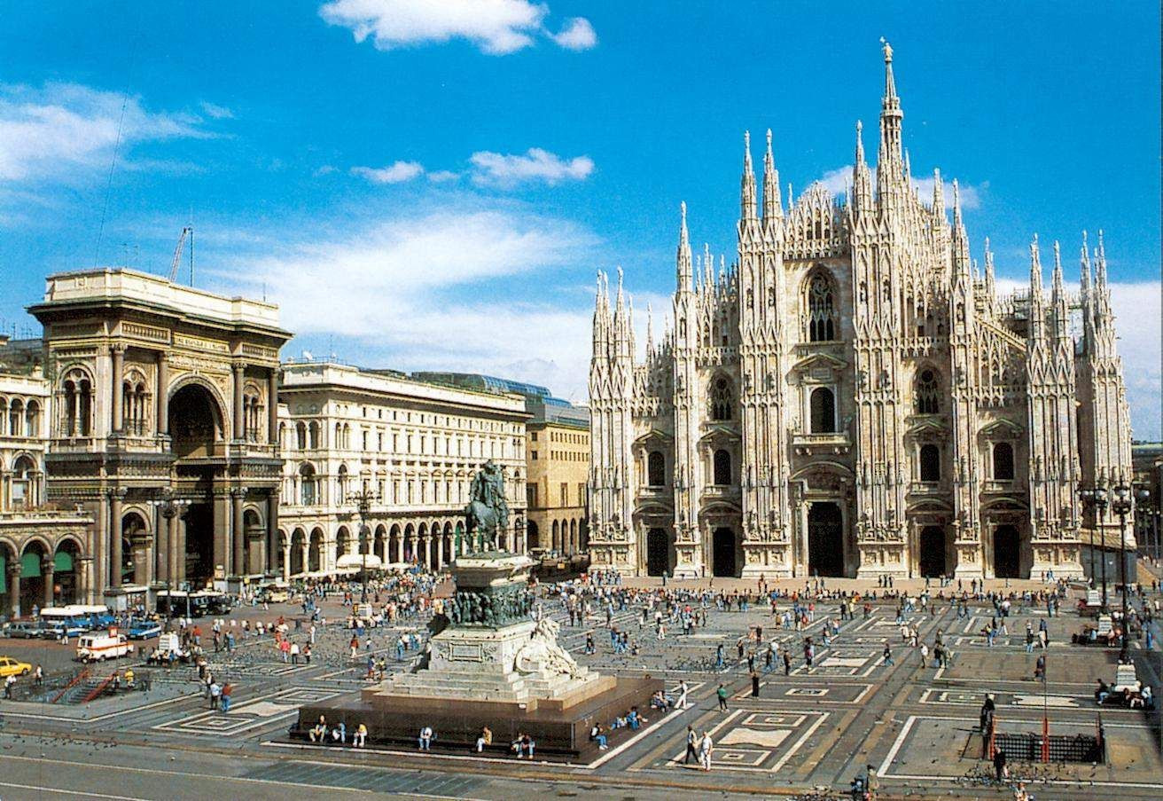 Milan, Piazza del Duomo