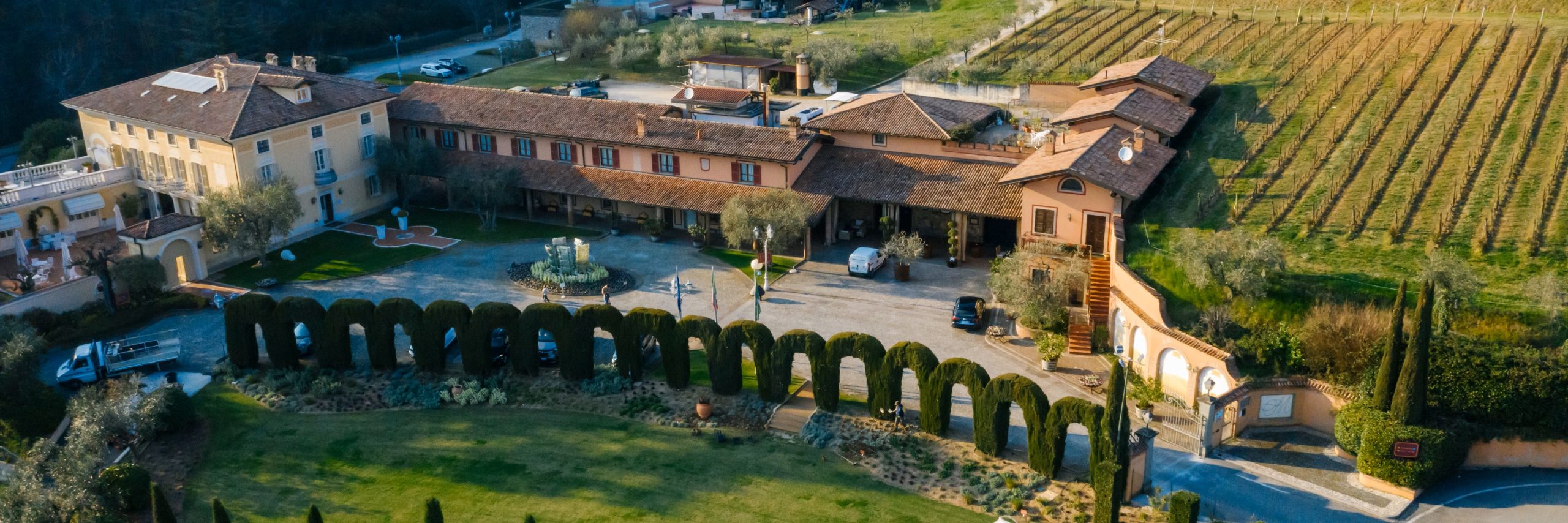Illustration showing a resort in Central Italy in line with VITOR's offermap fo a partt of Italy, showing how Vitor Tours plans a custom self-drive itinerary